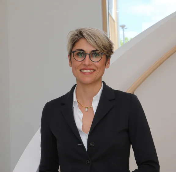 Portrait picture of Barbara Schmid