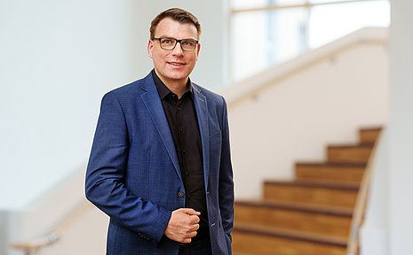 Portrait photo of Prof Dr Guido Möllering