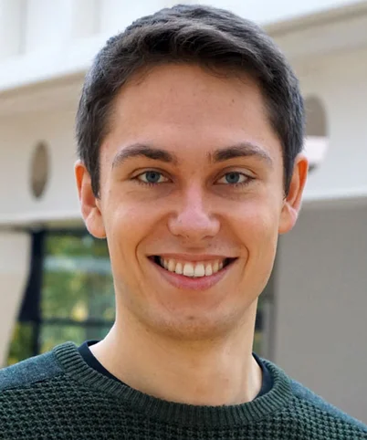 Portraitfoto von Jonas Goeken
