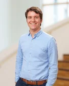 Portrait photo of Nils Braus