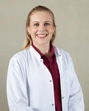 Porträtfoto von Dr. med. dent. Charlotte Brauer