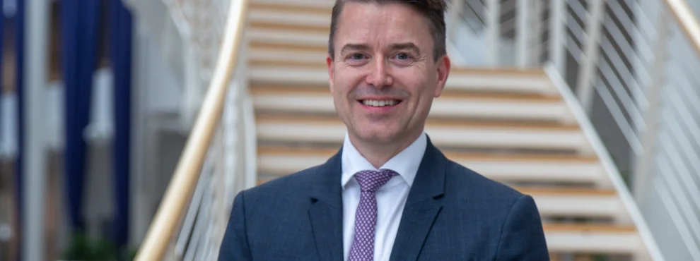 Porträtbild von Dr. Oliver Gröne