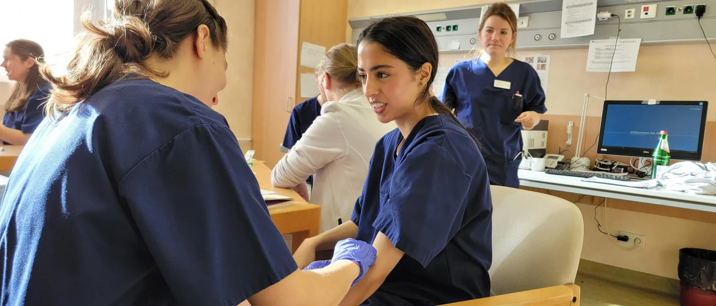 AINS-Kolloquium: Perioperative Antibiotikaprophylaxe – was wann und wie viel? (Foto:UW/H) Symbolbild Mediziner:innen der UW/H