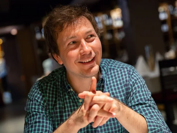 Porträt Dennis Ortmann