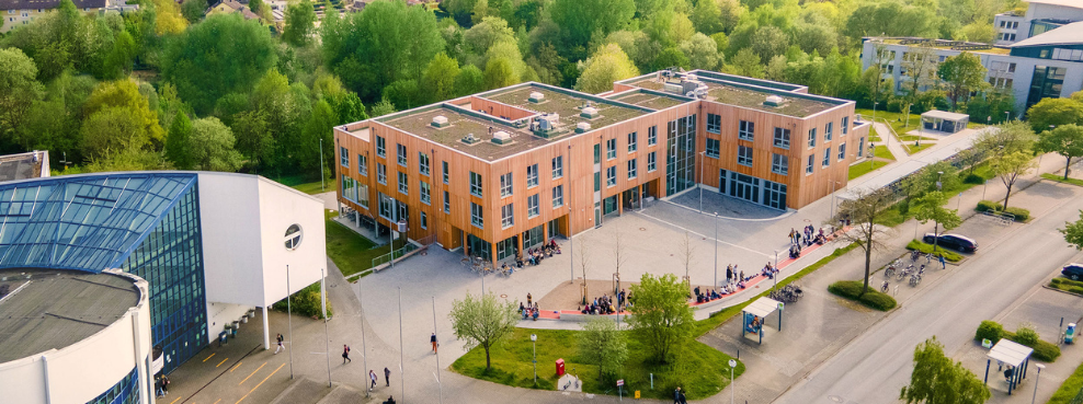 Gebäudeaufnahme der Universität Witten/Herdecke von außen