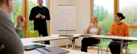International course at Witten/Herdecke University (Photo: UW/H | Michael Schwettmann) English seminar at Witten/Herdecke University
