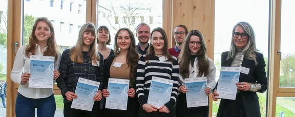 Students at UW/H receiving the Germany Scholarship (group photo with certificate).