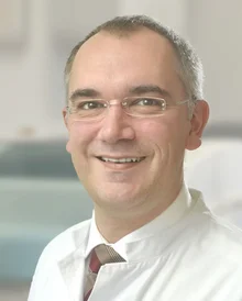 Porträtfoto von Prof. Dr. med. Parviz Ahmad-Nejad