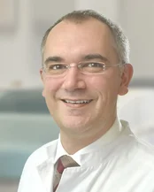 Porträtfoto von Prof. Dr. med. Parviz Ahmad-Nejad