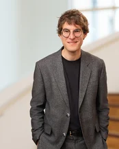 Univ.-Prof. Dr. Jan Philipp Röer (Foto: UW/H) Porträtfoto von Univ.-Prof. Dr. Jan Philipp Röer