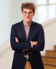 Porträtfoto von Univ.-Prof. Dr. Jan Philipp Röer