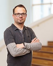 Porträtfoto von Dennis Anheyer