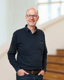 Porträtfoto von Univ.-Prof. Dr. Dirk Sauerland