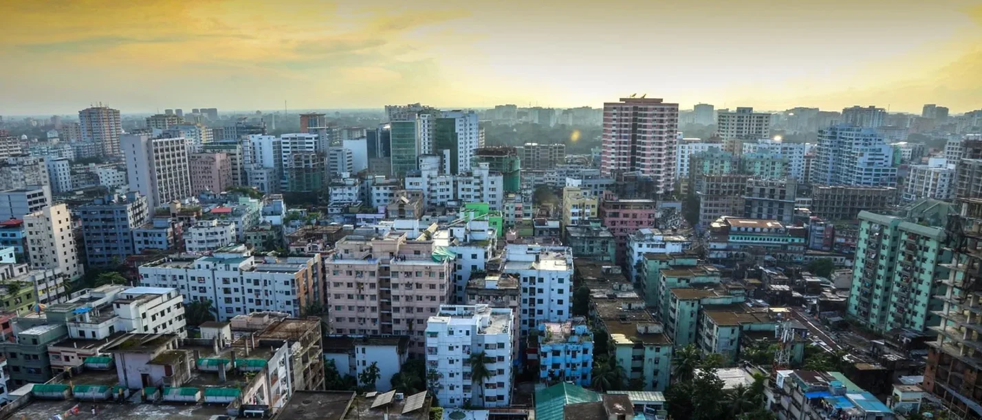 Die Veranstaltung beleuchtet den Klimawandel und (Im-)Mobilität am Beispiel von Bangladesh. (Foto: pixabay | rahmatullah77) Luftbild von Banani, Stadtviertel in Dhaka, Bangladesch