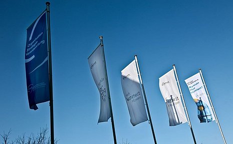Flaggen des Reinhard-Mohn-Institutes