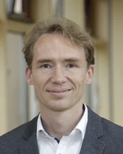 Porträtfoto von Univ.-Prof. Dr. med. David Martin