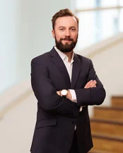 Pascal Raszke (Foto: Volker Wiciok | UW/H) Porträtfoto von Pascal Raszke