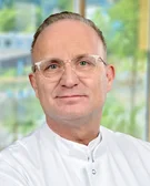 Hon. Prof. Dr. med. Mario Iasevoli (Foto: iamag | UW/H) Porträtfoto von Hon. Prof. Dr. med. Mario Iasevoli