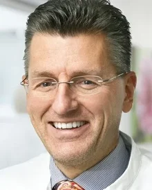 Porträtfoto von Prof. Dr. med. Marc Piroth