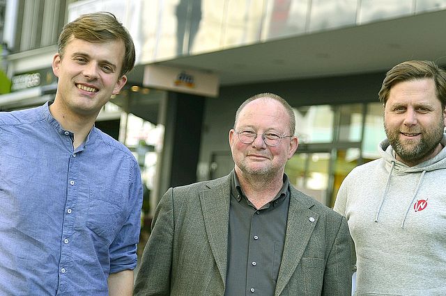 Sieben-Viertel-Projektleiter Andreas Lingg mit Claus Volkenandt (Akademischer Direktor WittenLab) und Sebastian Benkhofer (Geschäftsführer WittenLab)