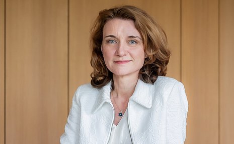 Porträtbild von Prof. Dr. Daniela Schwarzer