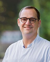 Prof. Dr. med. Friedrich-Carl Von Rundstedt (Foto: Helios Universitätsklinikum Wuppertal) Porträtfoto von Prof. Dr. med. Friedrich-Carl Von Rundstedt