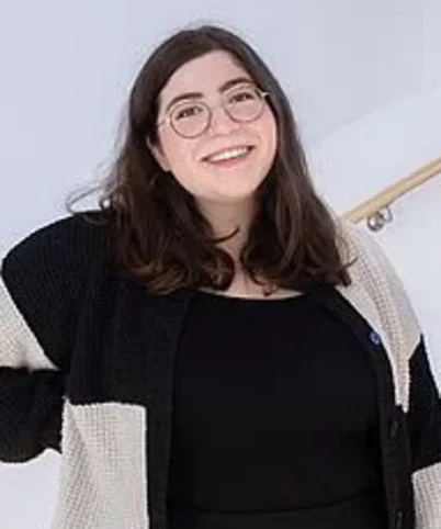 Porträtfoto von Leonee Egger