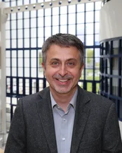 Porträtfoto von Prof. Dr. med. Sven Schmiedl