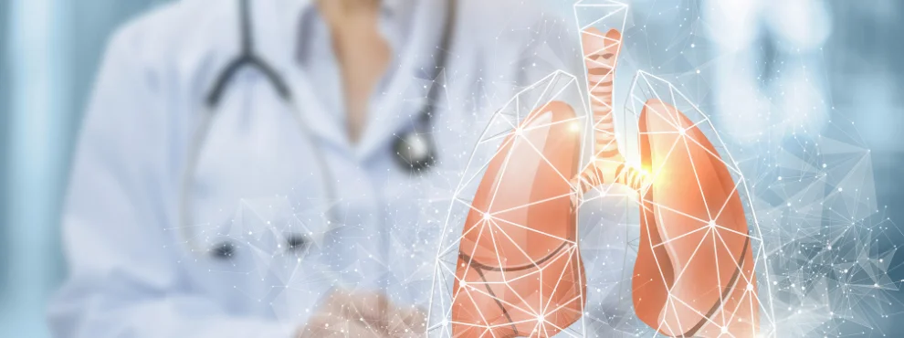 Eine Ärztin im Kittel im Hintergrund, vorne eine Abbildung einer Lunge