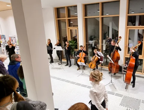 Chamber concert in the university’s new building (Photo: UW/H) Orchestra members are giving a concert in the new building at Witten/Herdecke University
