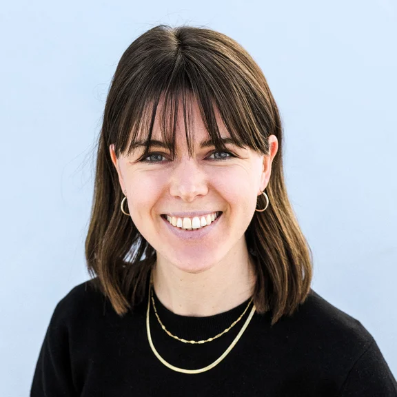 Elena Moll | Studentin PPÖ – Philosophie, Politik und Ökonomik (B. A.) (Foto: privat) Porträt einer Frau
