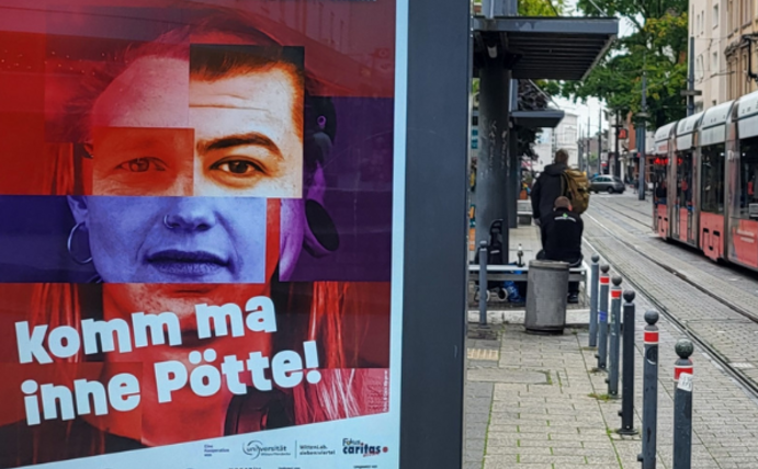 Auf einem Plakat an einer S-Bahn-Haltestelle ist die Kampagne der UW/H zu sehen.