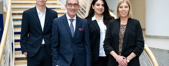 Das Team am Lehrstuhl für Makroökonomik (Foto: Andreina Francese-Thomas | UW/H) Das Team am Lehrstuhl für Makroökonomik