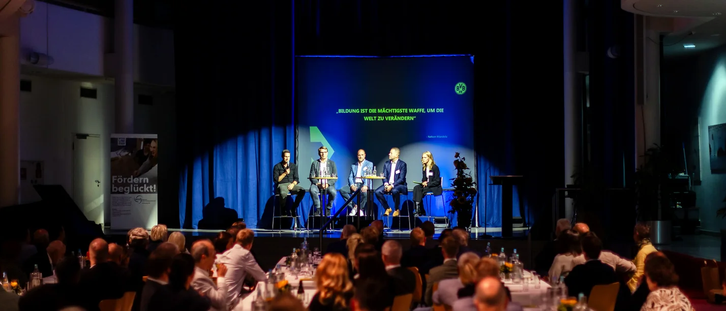 Symbolbild der Hohensteiner Tafelrunde 2024