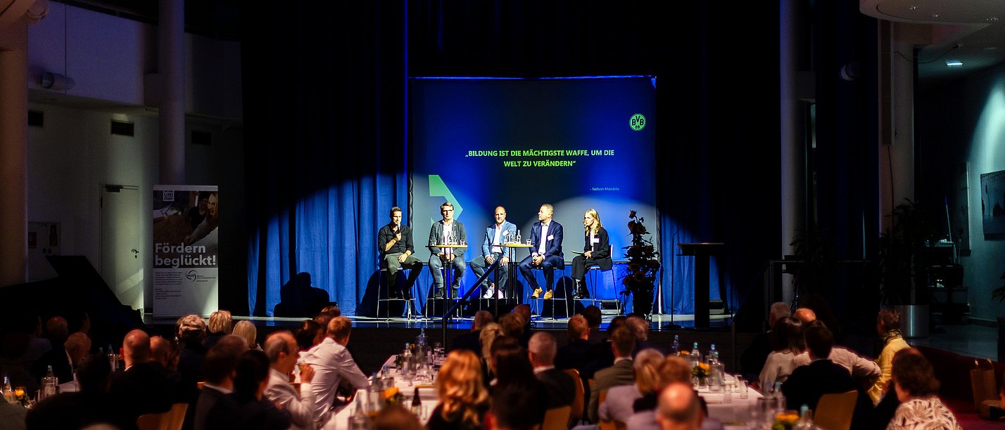 Hohensteiner Tafelrunde 2025 (Foto: Michael Schwettmann) Symbolbild der Hohensteiner Tafelrunde 2024