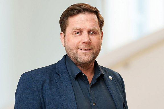 Portraitfoto von Sebastian Benkhofer