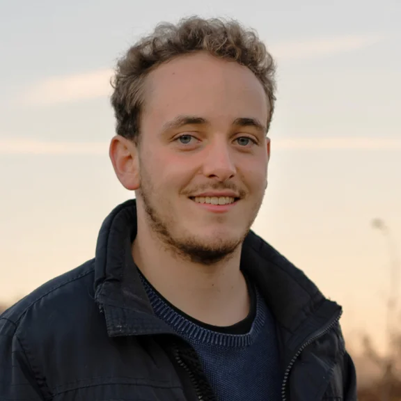 Frederik Antary | Student PPÖ – Philosophie, Politik und Ökonomik (B. A.) (Foto: privat) Porträt eines Mannes