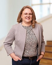 Porträtfoto von Dr. Alina Tausch