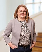 Porträtfoto von Dr. Alina Tausch