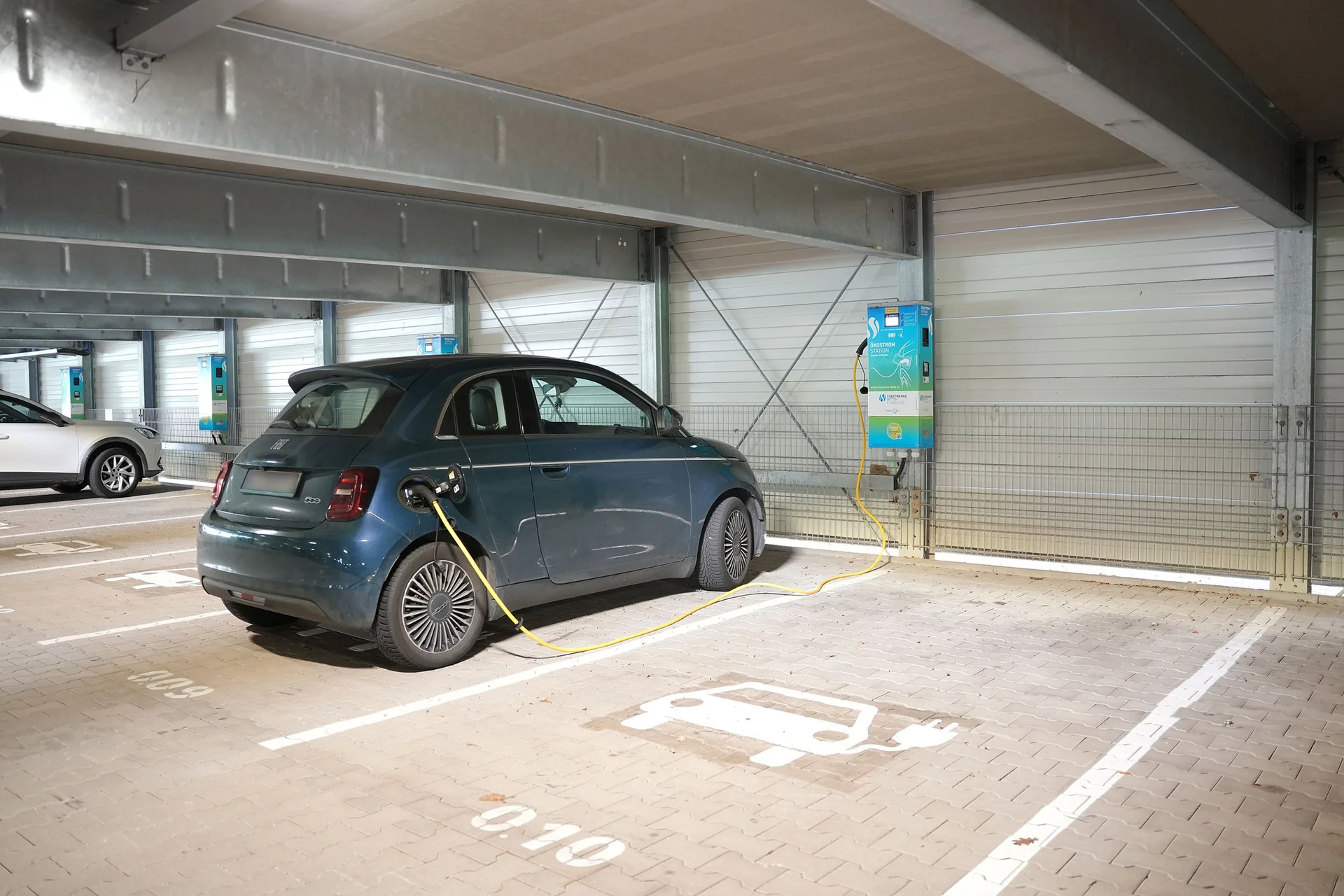 Electric car charging in the UW/H car park