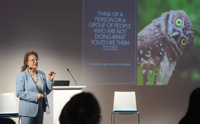 Tiziana Casciaro hält ihre Distinguished Lecture vor Publikum