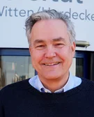 Porträtfoto von Univ.-Prof. Dr. med. Klaus Weckbecker