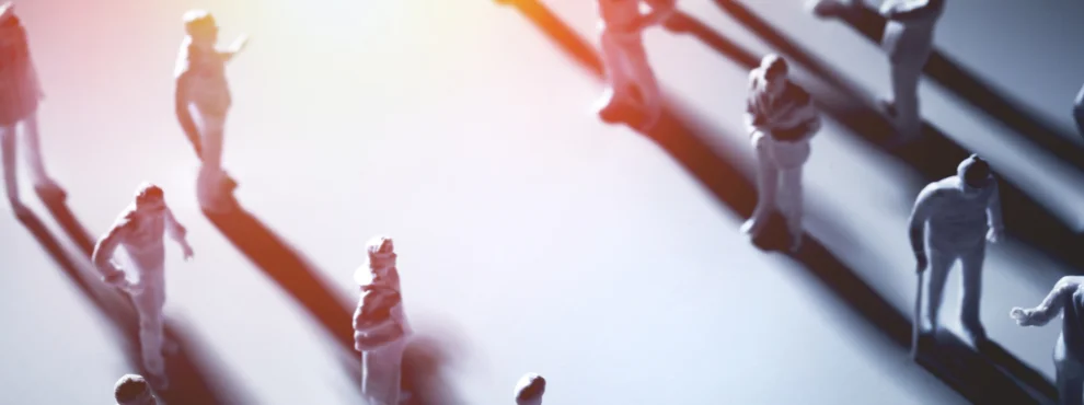 Symbolic image intended to reflect the division in society. You can see a light grey area with figures scattered to the left and right. The centre is empty.