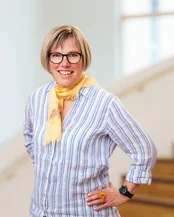 Portrait photo of Annette Strauch-Davey