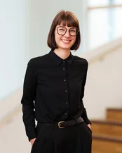 Portrait photo of Prof Dr Theresa Busse