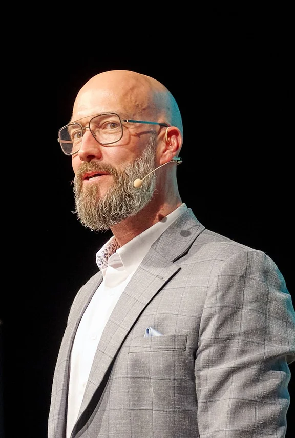 Porträtbild eines Mannes.