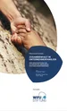 Cover des Praxisleitfadens "Zusammenhalt in Unternehmerfamilien" (Foto: WIFU-Stiftung) Ein Buchcover auf dem man zwei Hände sieht, die sich festhalten.