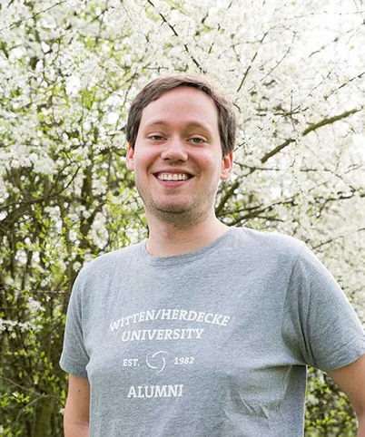 Portrait photo of Raphael Landua
