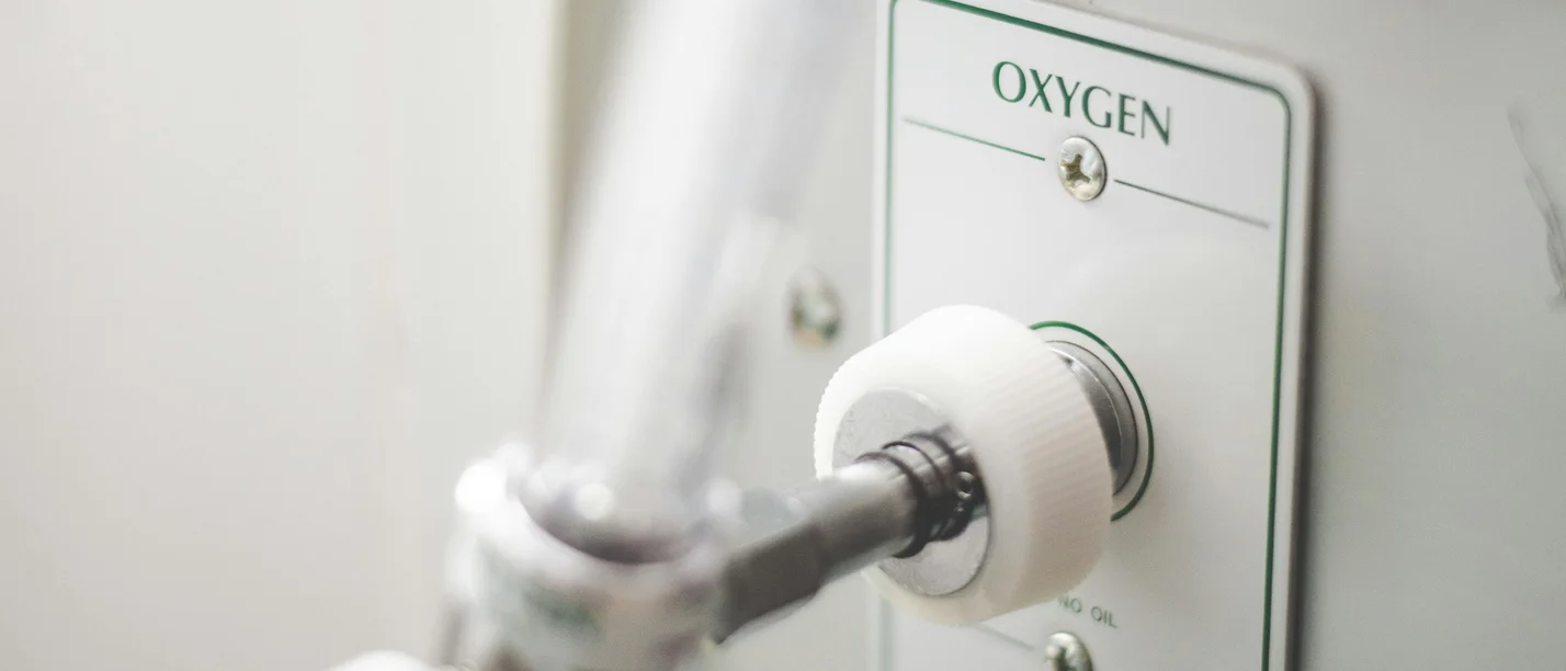 AINS Colloquium: Perioperative Oxygen Therapy - Radical, Liberal, Conservative - which current is the right one? (Photo: Stephen Cant Andrews | pexels) Symbolic image of oxygen supply