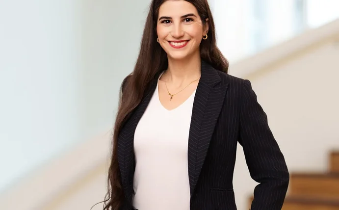 Porträtfoto von Elisa Mura.